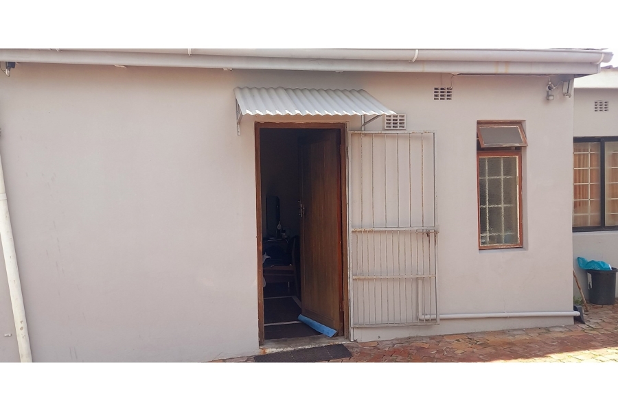 10 Bedroom Property for Sale in Maitland Western Cape